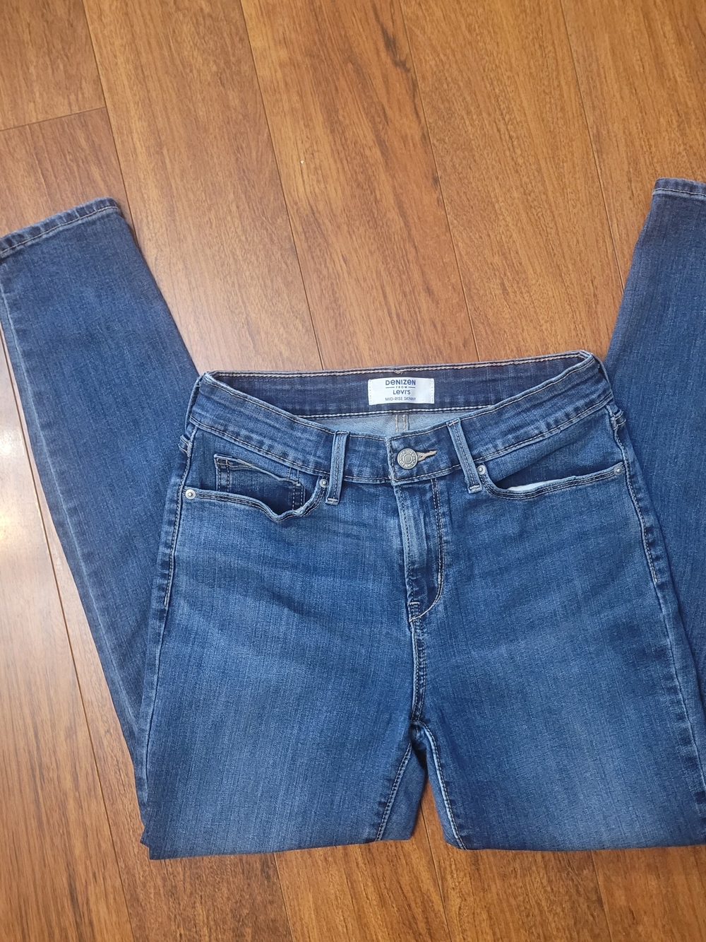 Denizen from Levi's Women's Dark Blue Skinny Jeans 27 Stretch